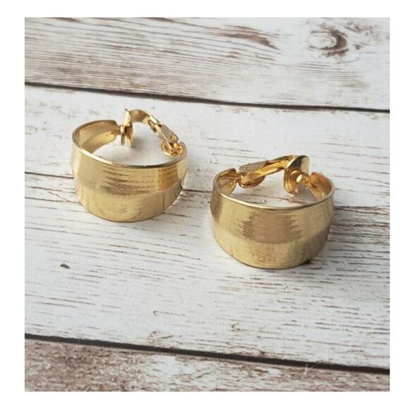 Vintage Clip On Earrings Patterned Gold Tone Hoops with Creased Design - Picture 1 of 5